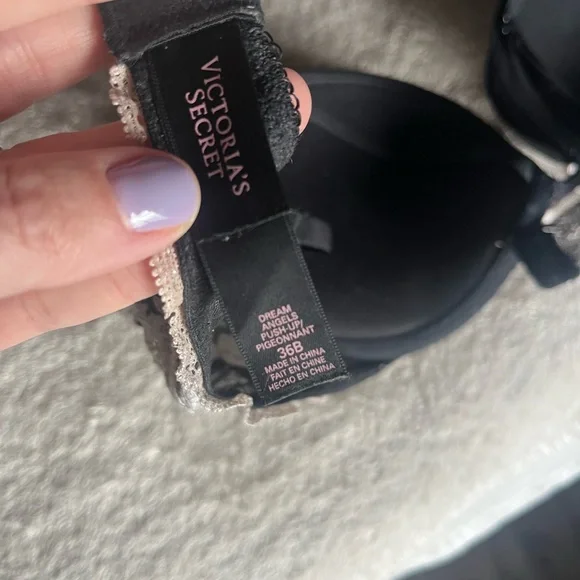 Victoria's Secret Black and Cream Lace Bra - Picture 4 of 5